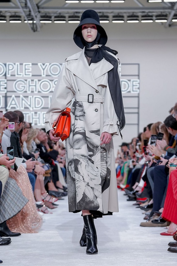 عرض أزياء فالنتينو لموسم خريف وشتاء 2019