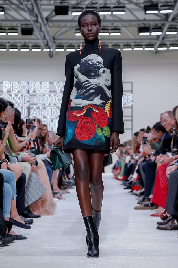 عرض أزياء فالنتينو لموسم خريف وشتاء 2019