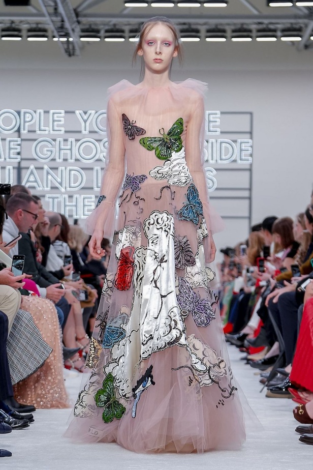 عرض أزياء فالنتينو لموسم خريف وشتاء 2019