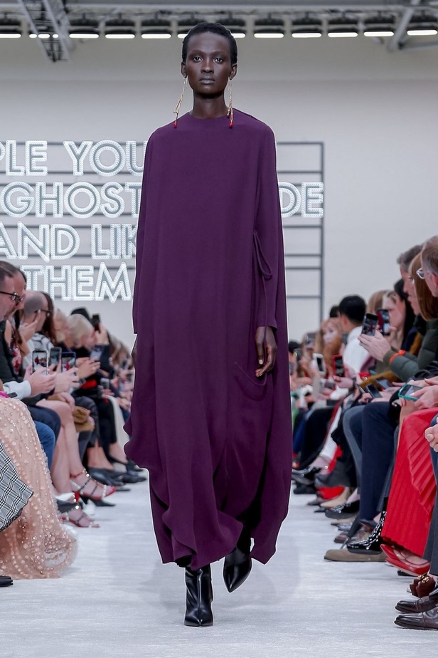 عرض أزياء فالنتينو لموسم خريف وشتاء 2019