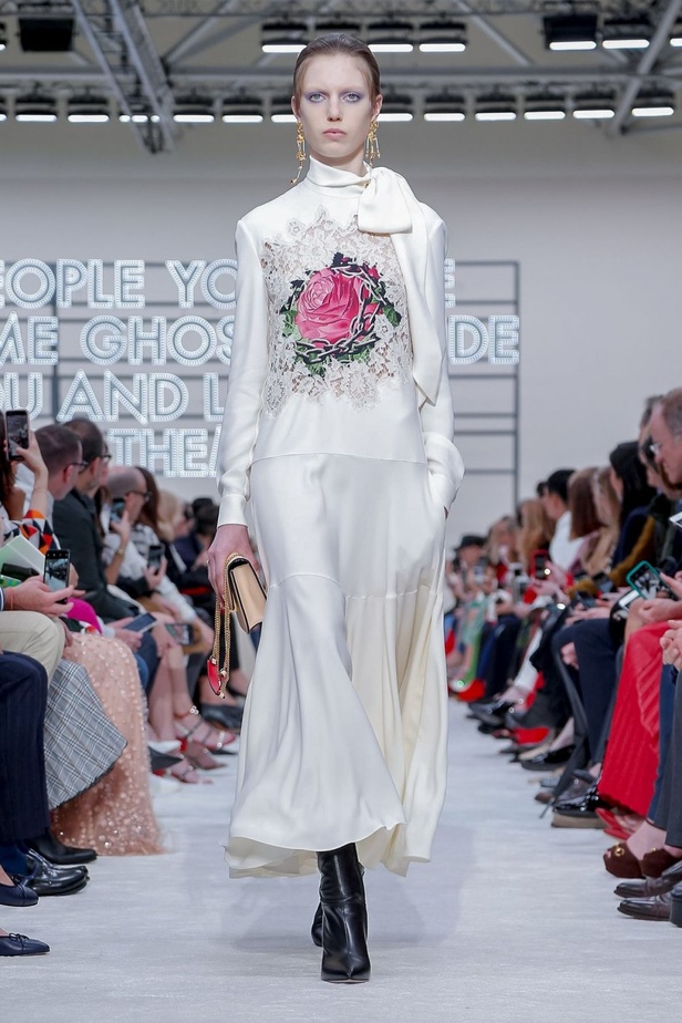 عرض أزياء فالنتينو لموسم خريف وشتاء 2019