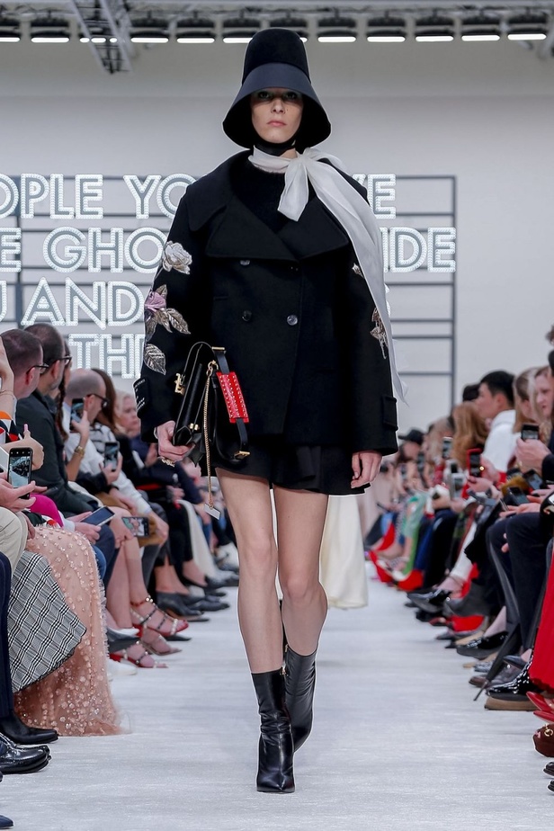 عرض أزياء فالنتينو لموسم خريف وشتاء 2019