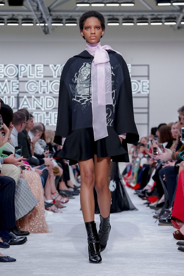 عرض أزياء فالنتينو لموسم خريف وشتاء 2019