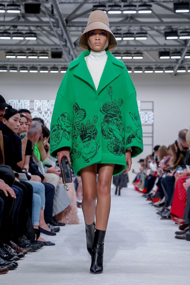 عرض أزياء فالنتينو لموسم خريف وشتاء 2019