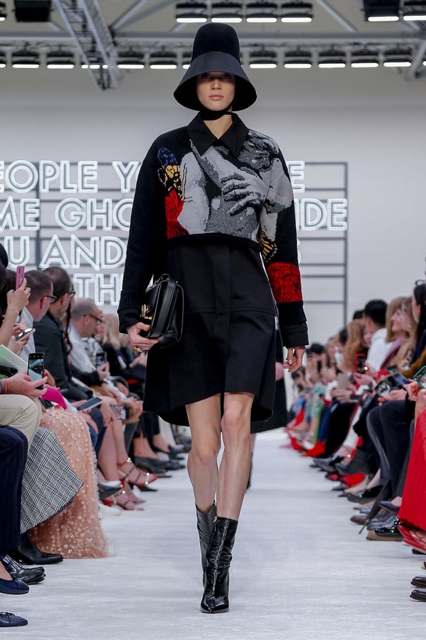 عرض أزياء فالنتينو لموسم خريف وشتاء 2019