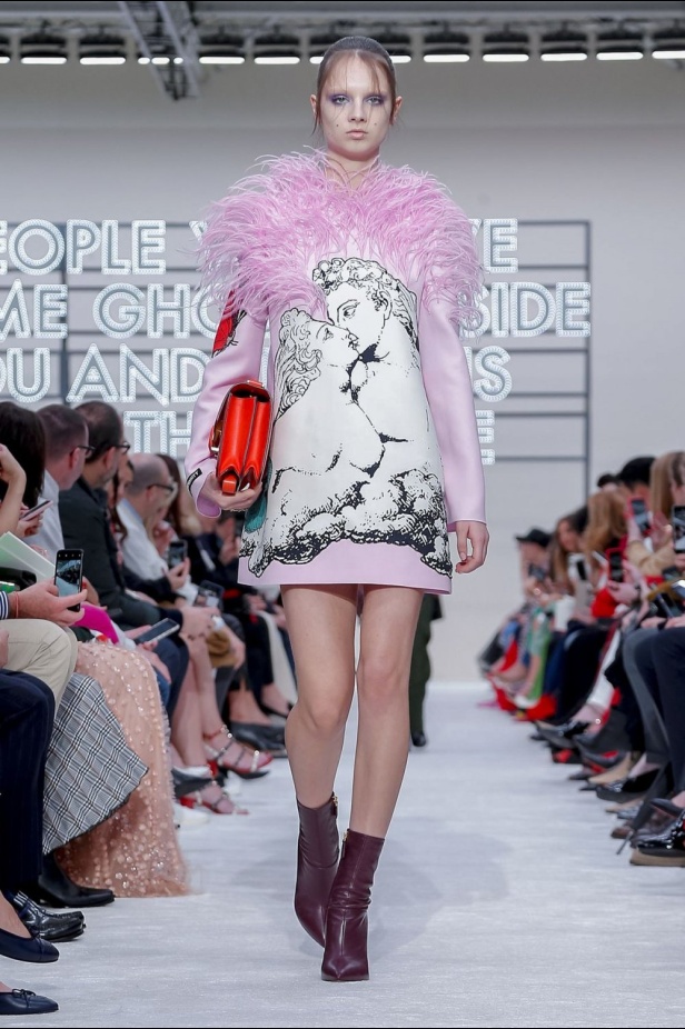 عرض أزياء فالنتينو لموسم خريف وشتاء 2019