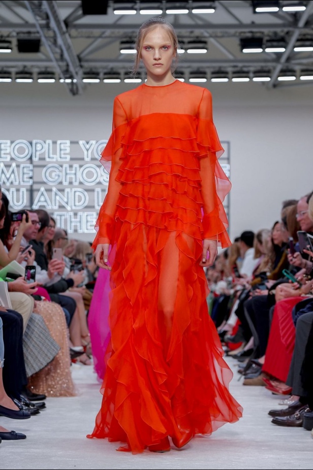 عرض أزياء فالنتينو لموسم خريف وشتاء 2019