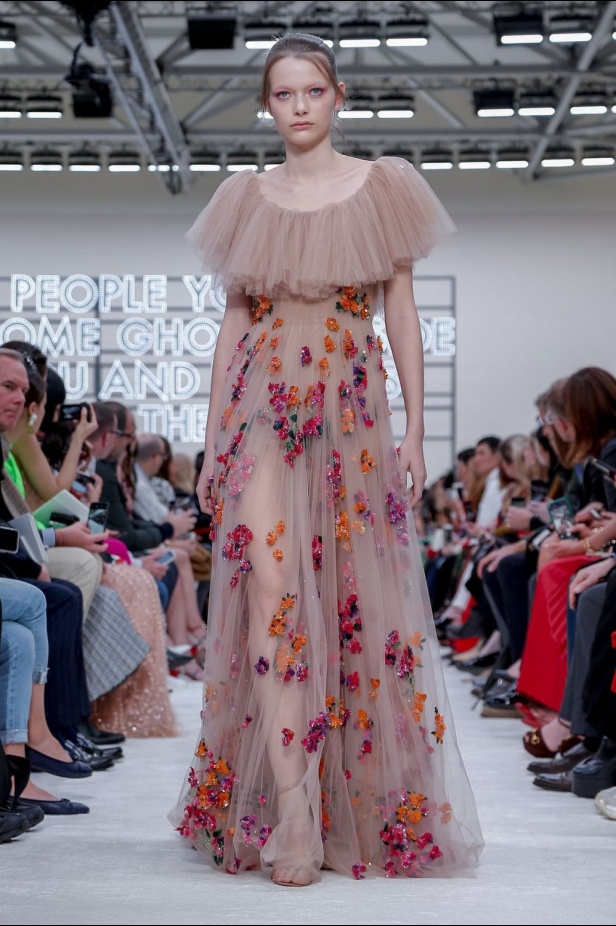 عرض أزياء فالنتينو لموسم خريف وشتاء 2019