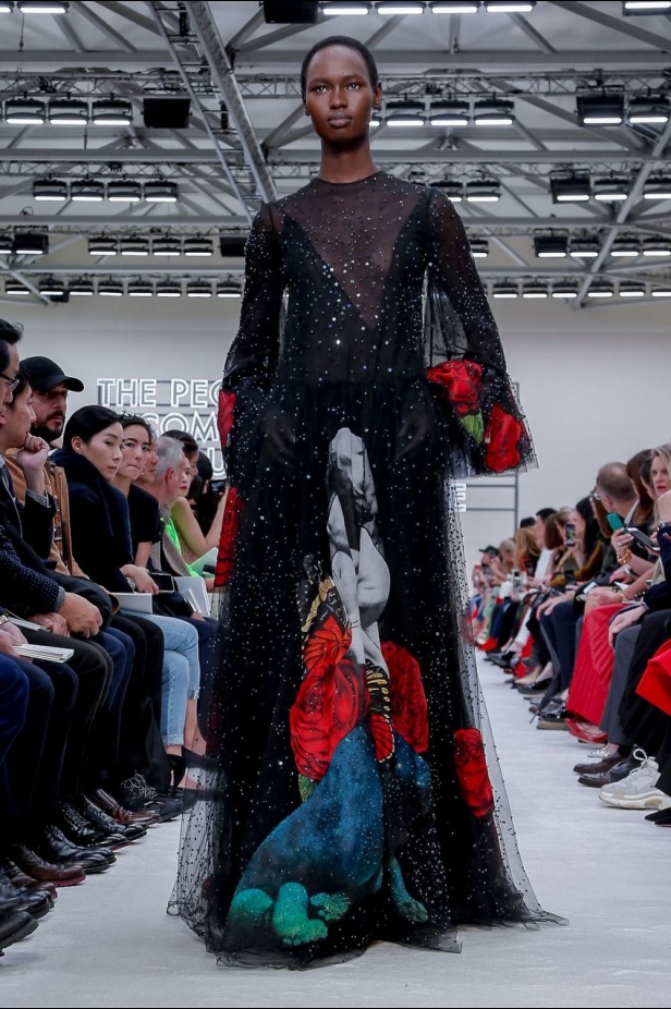 عرض أزياء فالنتينو لموسم خريف وشتاء 2019