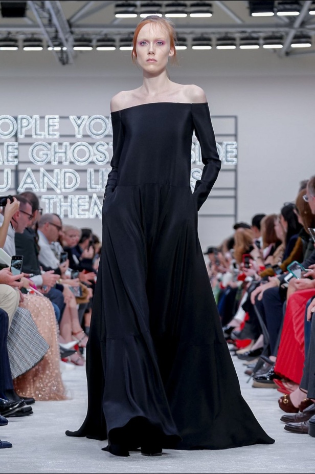 عرض أزياء فالنتينو لموسم خريف وشتاء 2019