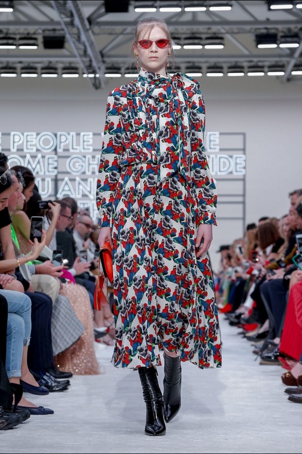 عرض أزياء فالنتينو لموسم خريف وشتاء 2019