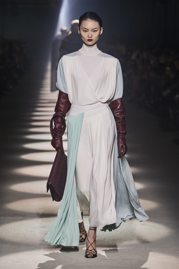 مجموعة جيفنشي للأزياء الراقية لخريف وشتاء 2021