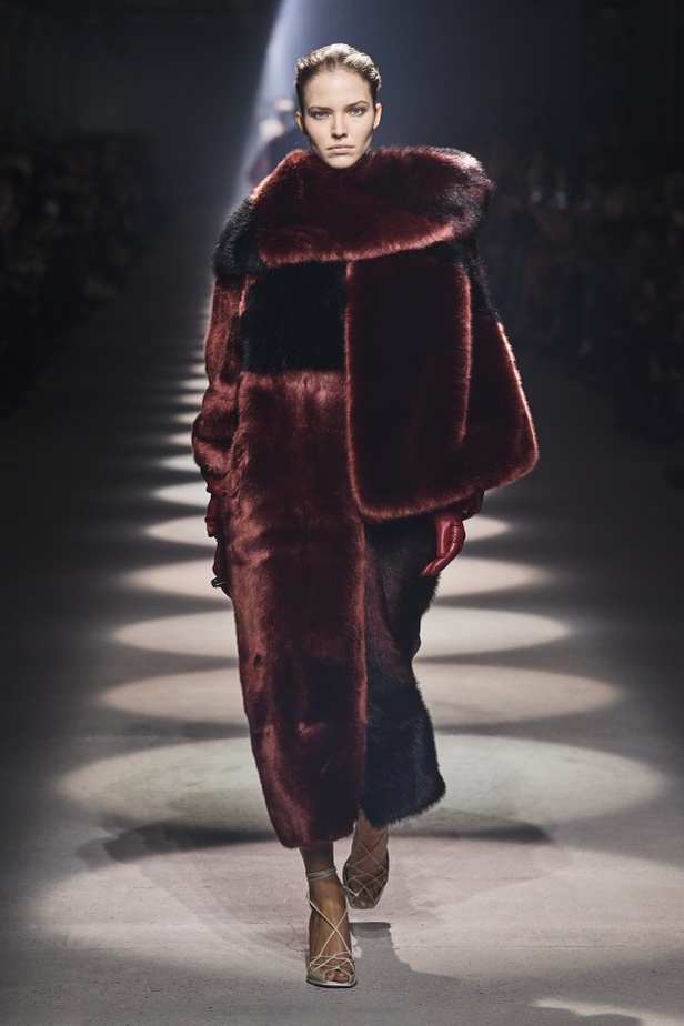 مجموعة جيفنشي للأزياء الراقية لخريف وشتاء 2021