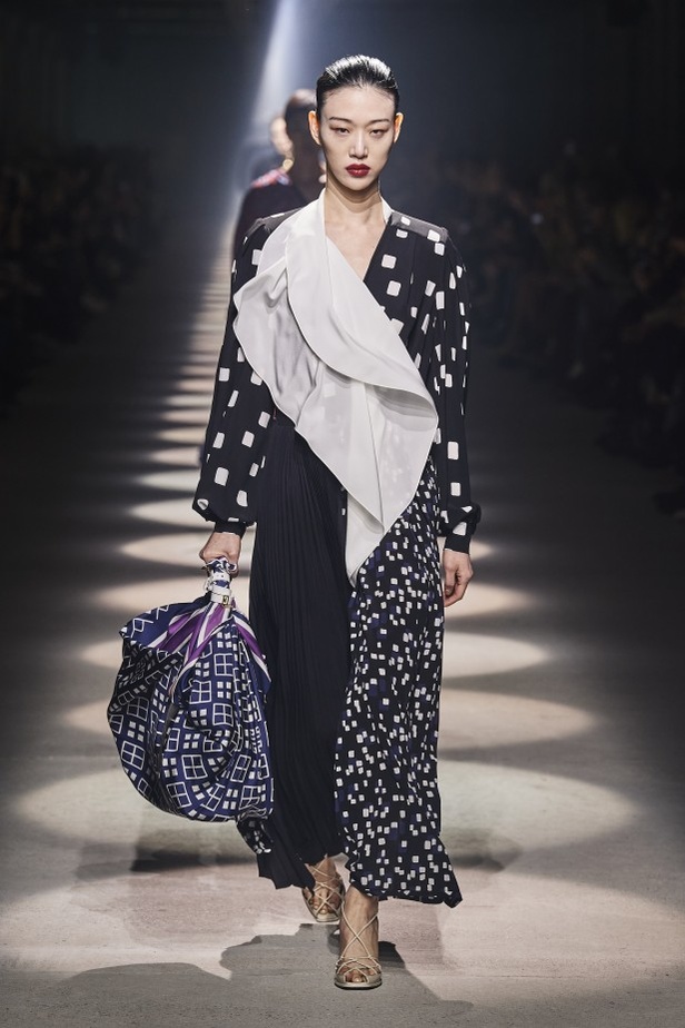 مجموعة جيفنشي للأزياء الراقية لخريف وشتاء 2021