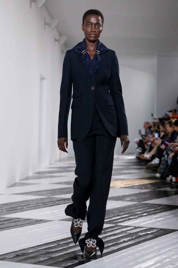 عرض مجموعة LOEWE لموسم خريف وشتاء 2020