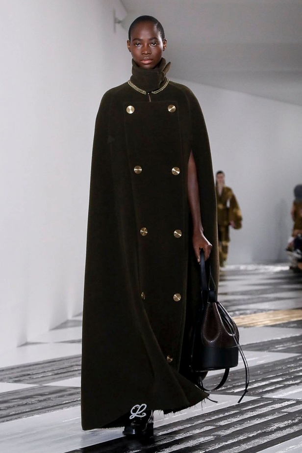 عرض مجموعة LOEWE لموسم خريف وشتاء 2020