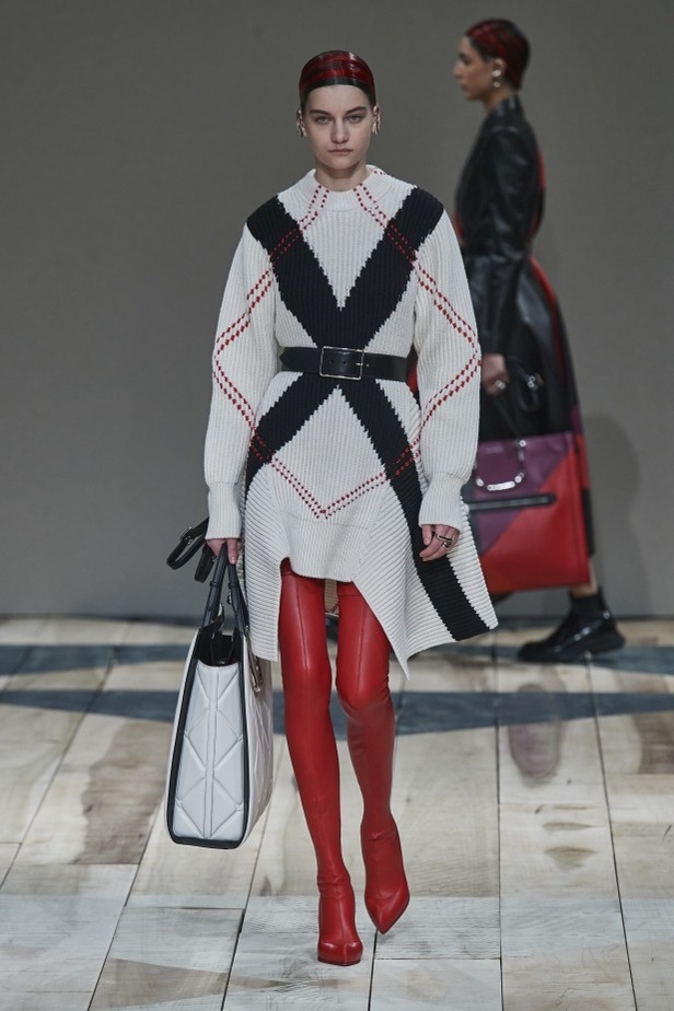 مجموعة ألكسندر ماكوين لخريف وشتاء 2020-2021