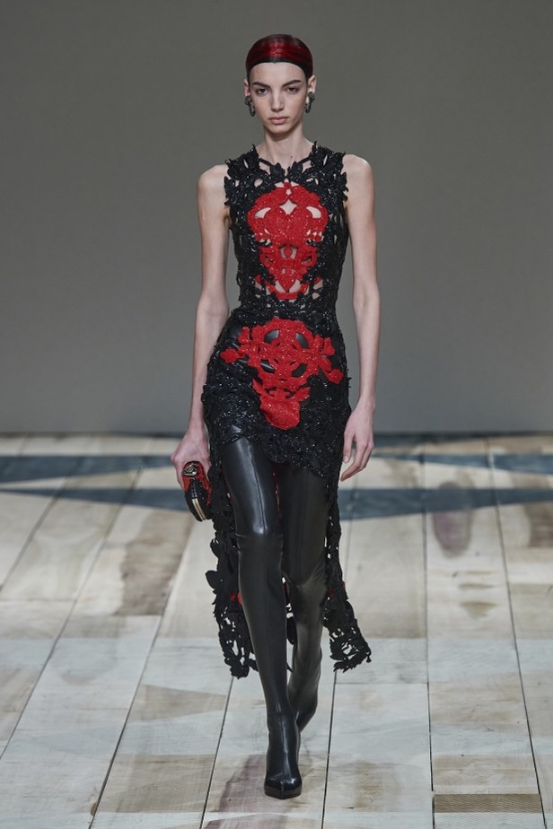 مجموعة ألكسندر ماكوين لخريف وشتاء 2020-2021