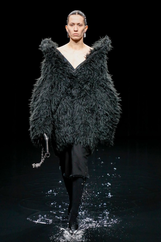 عرض ازياء Balenciaga لخريف وشتاء 2020-2021