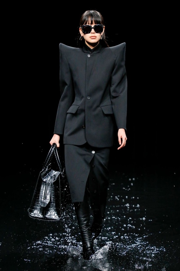 عرض ازياء Balenciaga لخريف وشتاء 2020-2021