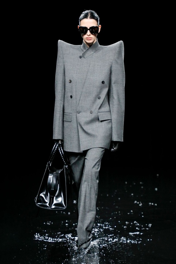 عرض ازياء Balenciaga لخريف وشتاء 2020-2021