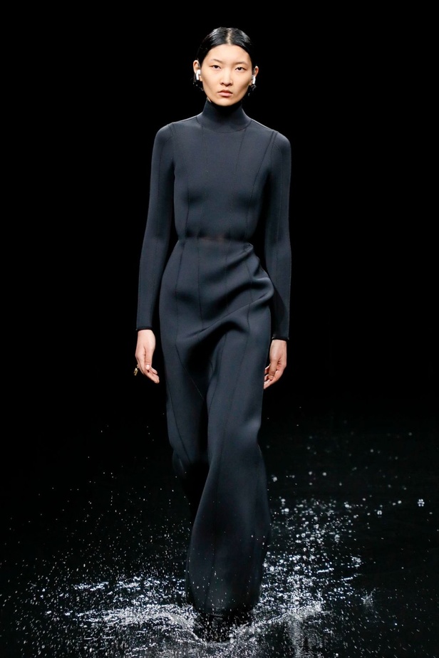 عرض ازياء Balenciaga لخريف وشتاء 2020-2021