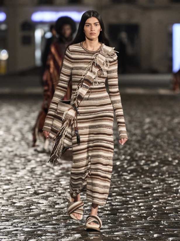 عرض أزياء Chloe  لخريف وشتاء 2021-2022 