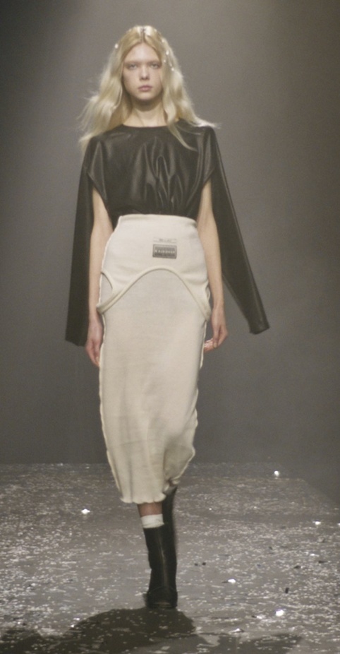 عرض ازياء مجموعة Maison Margiela لموسم خريف وشتاء 2021 من اسبوع الموضة في ميلانو