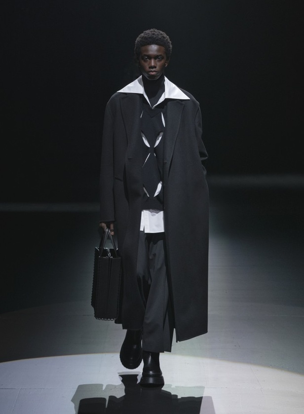 ماهي رسالة مجموعة آكت من VALENTINO لمدينة ميلانو؟