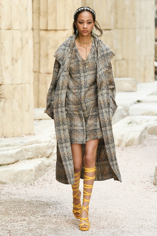 مجموعة شانيل كروز 2018 تعود بنا الى الحضارة اليونانية