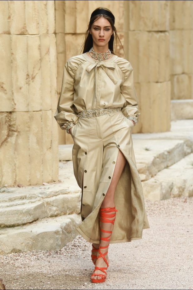 مجموعة شانيل كروز 2018 تعود بنا الى الحضارة اليونانية