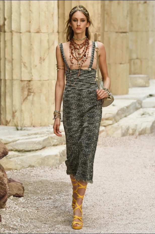 مجموعة شانيل كروز 2018 تعود بنا الى الحضارة اليونانية