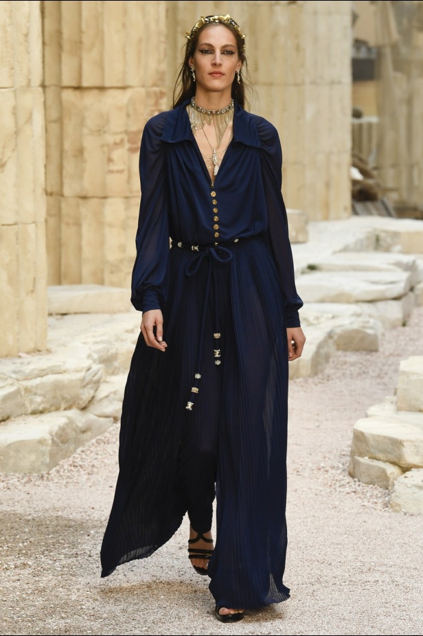 مجموعة شانيل كروز 2018 تعود بنا الى الحضارة اليونانية