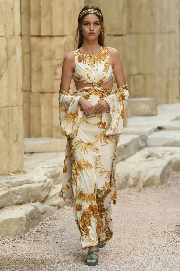 مجموعة شانيل كروز 2018 تعود بنا الى الحضارة اليونانية