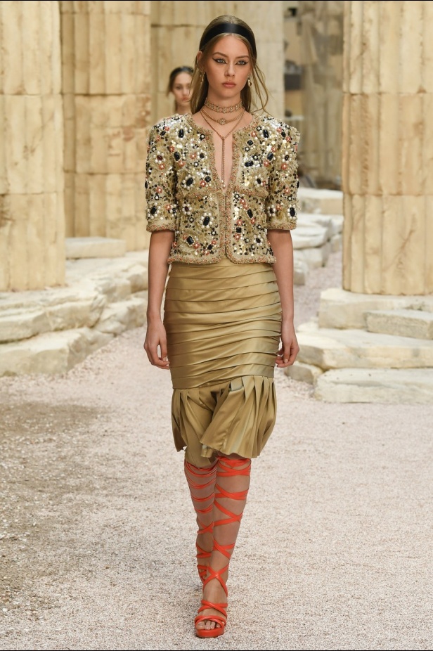 مجموعة شانيل كروز 2018 تعود بنا الى الحضارة اليونانية