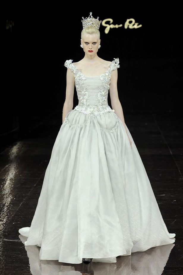 مجموعة Guo Pei للأزياء الفاخرة لخريف ٢٠١٦