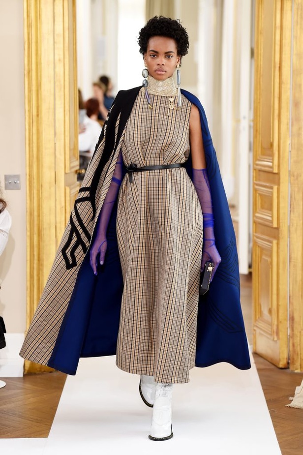 عرض Schiaparelli للأزياء الراقية لخريف وشتاء ٢٠١٨ !