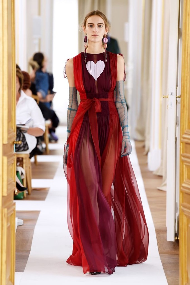 عرض Schiaparelli للأزياء الراقية لخريف وشتاء ٢٠١٨ !
