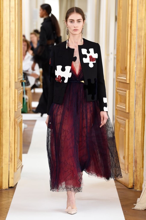 عرض Schiaparelli للأزياء الراقية لخريف وشتاء ٢٠١٨ !