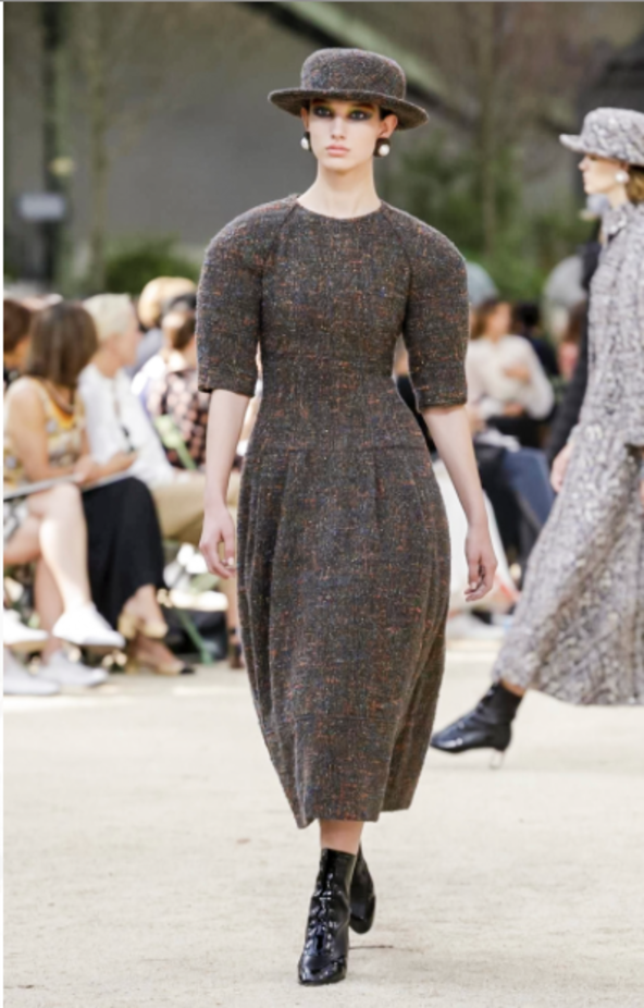 عرض Chanel لخريف وشتاء 2017 للأزياء الراقية !