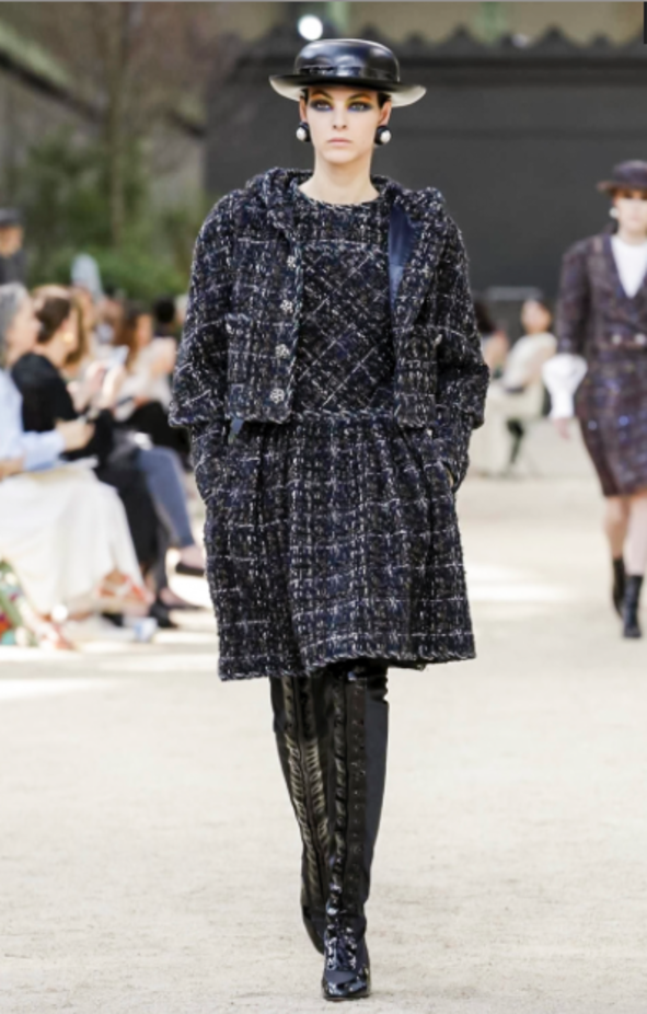 عرض Chanel لخريف وشتاء 2017 للأزياء الراقية !