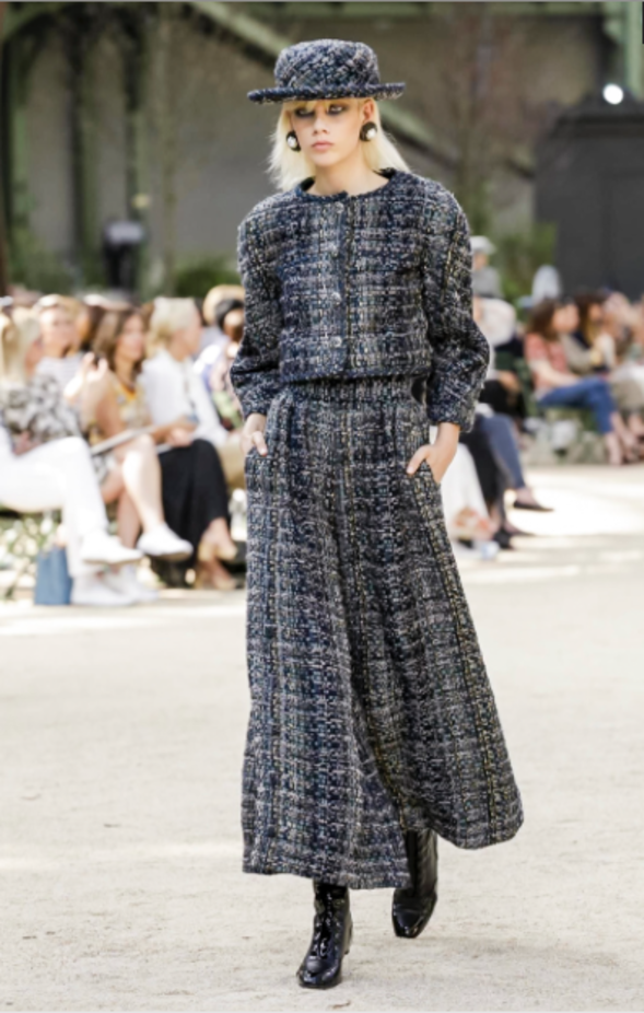 عرض Chanel لخريف وشتاء 2017 للأزياء الراقية !