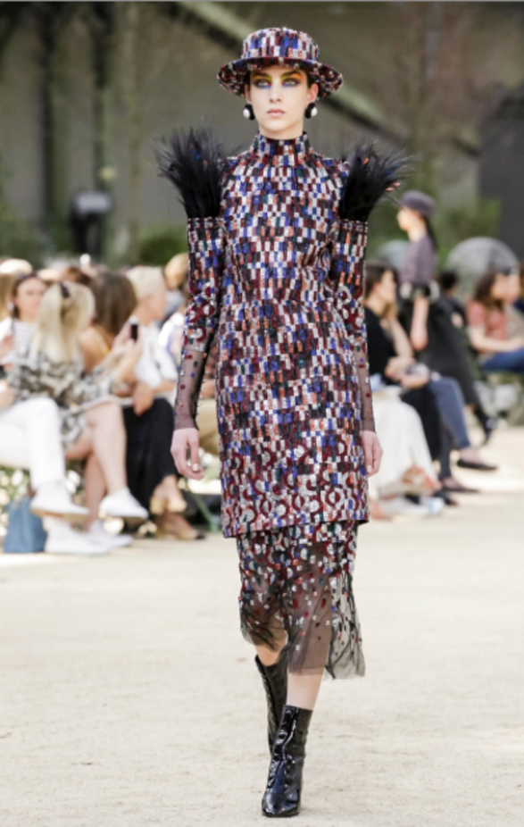 عرض Chanel لخريف وشتاء 2017 للأزياء الراقية !