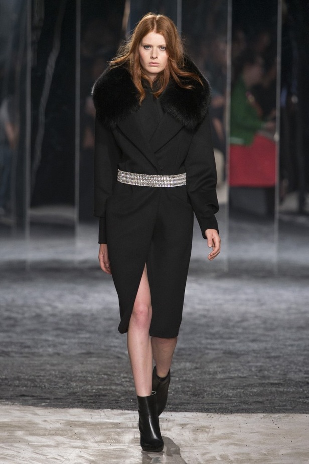 مجموعة Azzaro من الألبسة الفاخرة لخريف وشتاء 2017