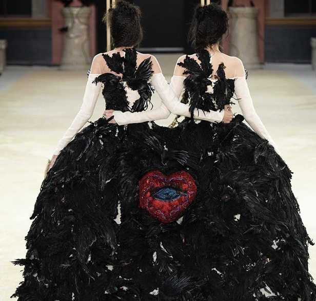 عرض مجموعة Guo Pei كوتور خريف شتاء  