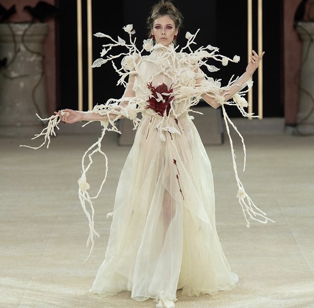 عرض مجموعة Guo Pei كوتور خريف شتاء  