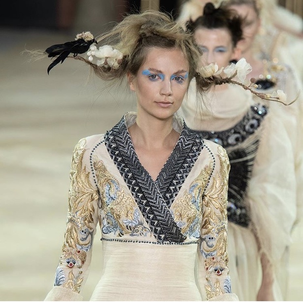 عرض مجموعة Guo Pei كوتور خريف شتاء  