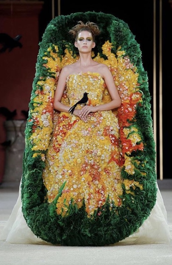 عرض مجموعة Guo Pei كوتور خريف شتاء  