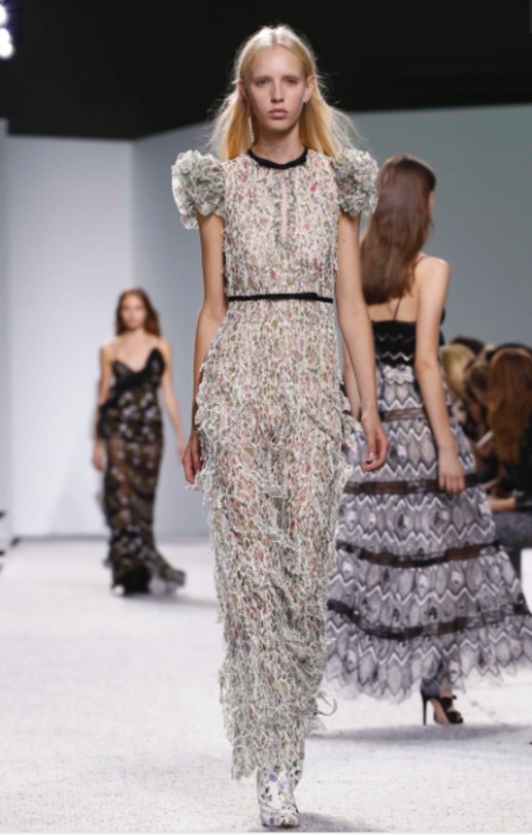 مجموعة Giambattista Valli لربيع وصيف ٢٠١٧ !