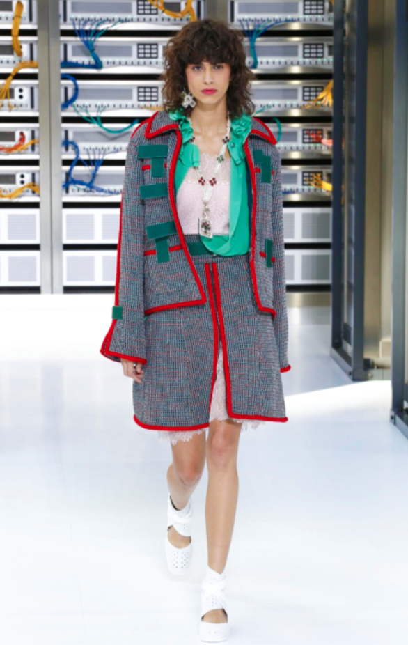 مجموعة "شانيل" لموسم ربيع وصيف 2017